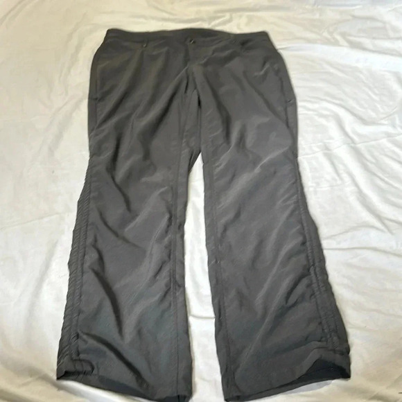 Kuhl Gray Trekr pants size 14 Short outdoor hiking - Picture 2 of 10